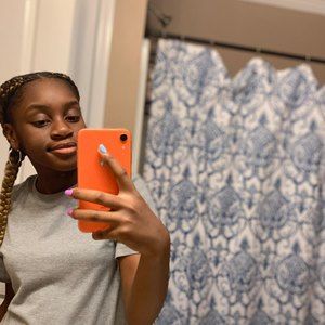 Meet your Posher, Danielle